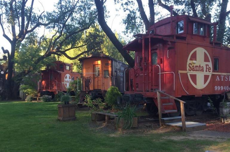 Featherbed Railroad Bed & Breakfast Resort