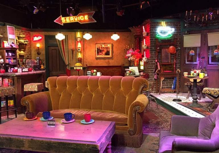 Warner Bros. Studio Tour Hollywood Central Perk Friends Set